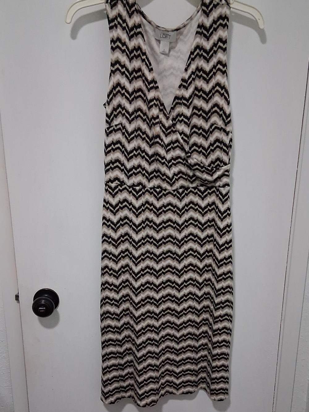 LOFT Women's Sleeveless Chevron Print Top in Black and Cream Size 6